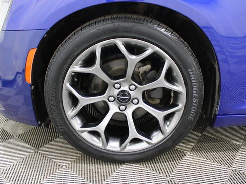 Used 2018 Chrysler 300 Touring w/ Sport Appearance Package image 36