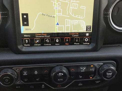 Used 2023 Jeep Wrangler Unlimited Sahara w/ Cold Weather Group AWD/4WD image 10