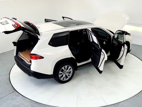 Used 2024 Toyota Grand Highlander AWD image 27