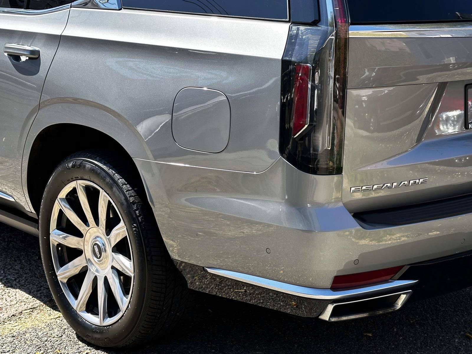 Used 2024 Cadillac Escalade Premium Luxury Platinum AWD/4WD image 11