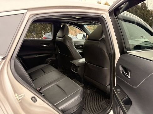Used 2023 Toyota Venza Limited image 13