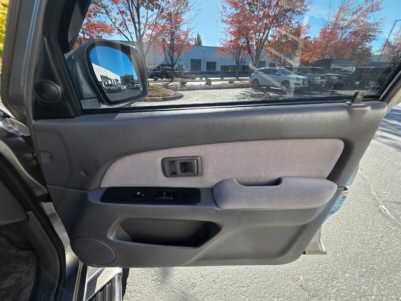 Used 2001 Toyota 4Runner SR5 AWD/4WD image 40