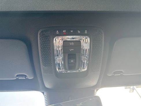 Used 2024 Mercedes-Benz GLB 250 4MATIC image 19