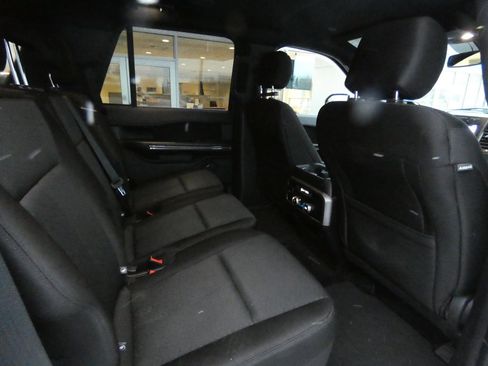 Used 2019 Ford Expedition XLT image 16