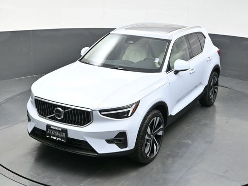 Used 2024 Volvo XC40 B5 Ultimate image 23