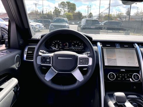 Used 2025 Land Rover Discovery S AWD/4WD image 8