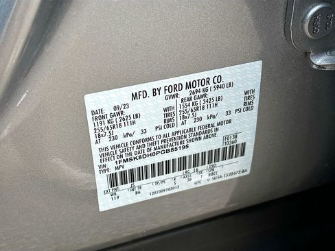 Used 2023 Ford Explorer XLT AWD/4WD image 33