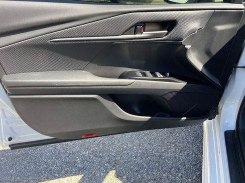 Used 2025 Toyota Camry SE FWD image 12