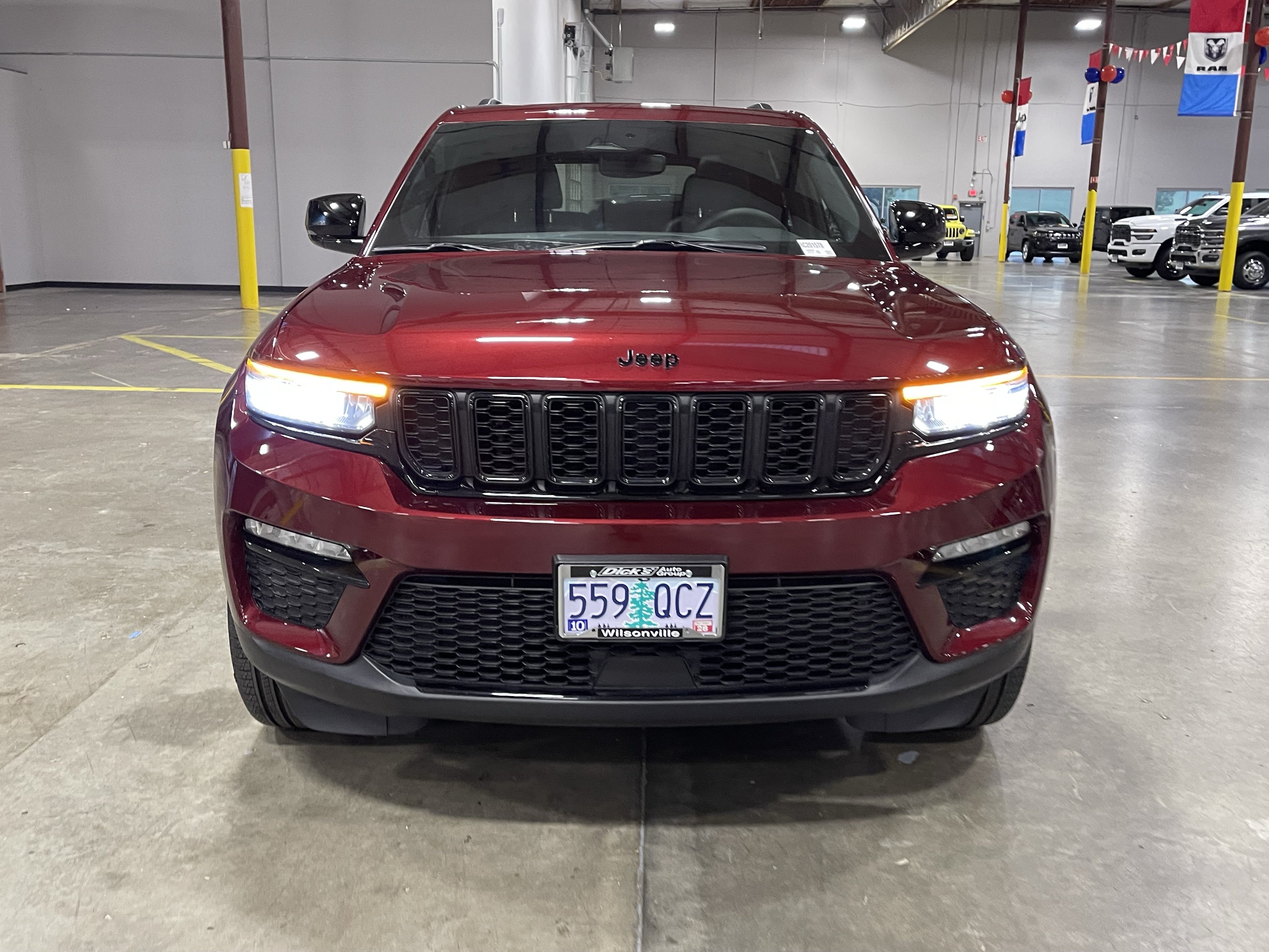 Certified 2024 Jeep Grand Cherokee Limited w/ Black Appearance Package AWD/4WD image 8