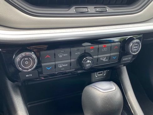 Used 2025 Jeep Compass Limited AWD/4WD image 19