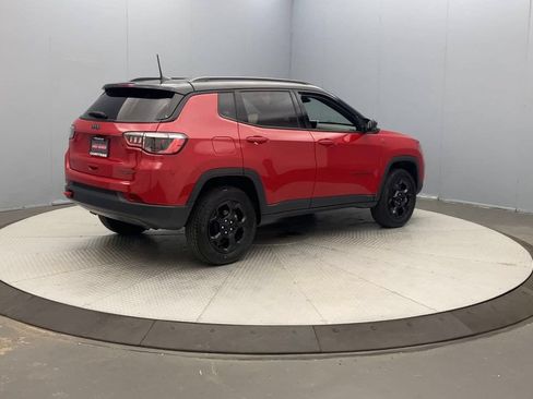 Used 2023 Jeep Compass Trailhawk w/ Trailhawk Convenience Group AWD/4WD image 5