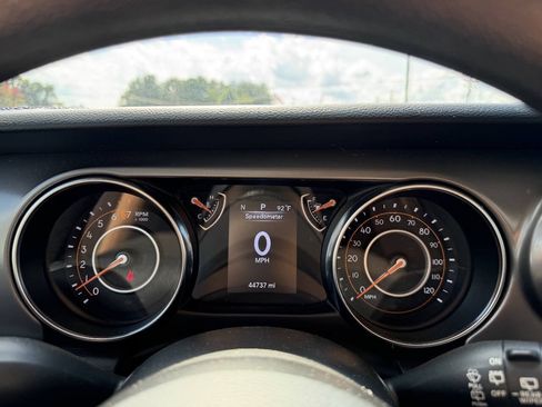 Used 2021 Jeep Wrangler Sport AWD/4WD image 18