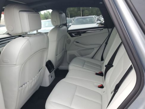 Used 2023 Porsche Macan AWD/4WD image 17