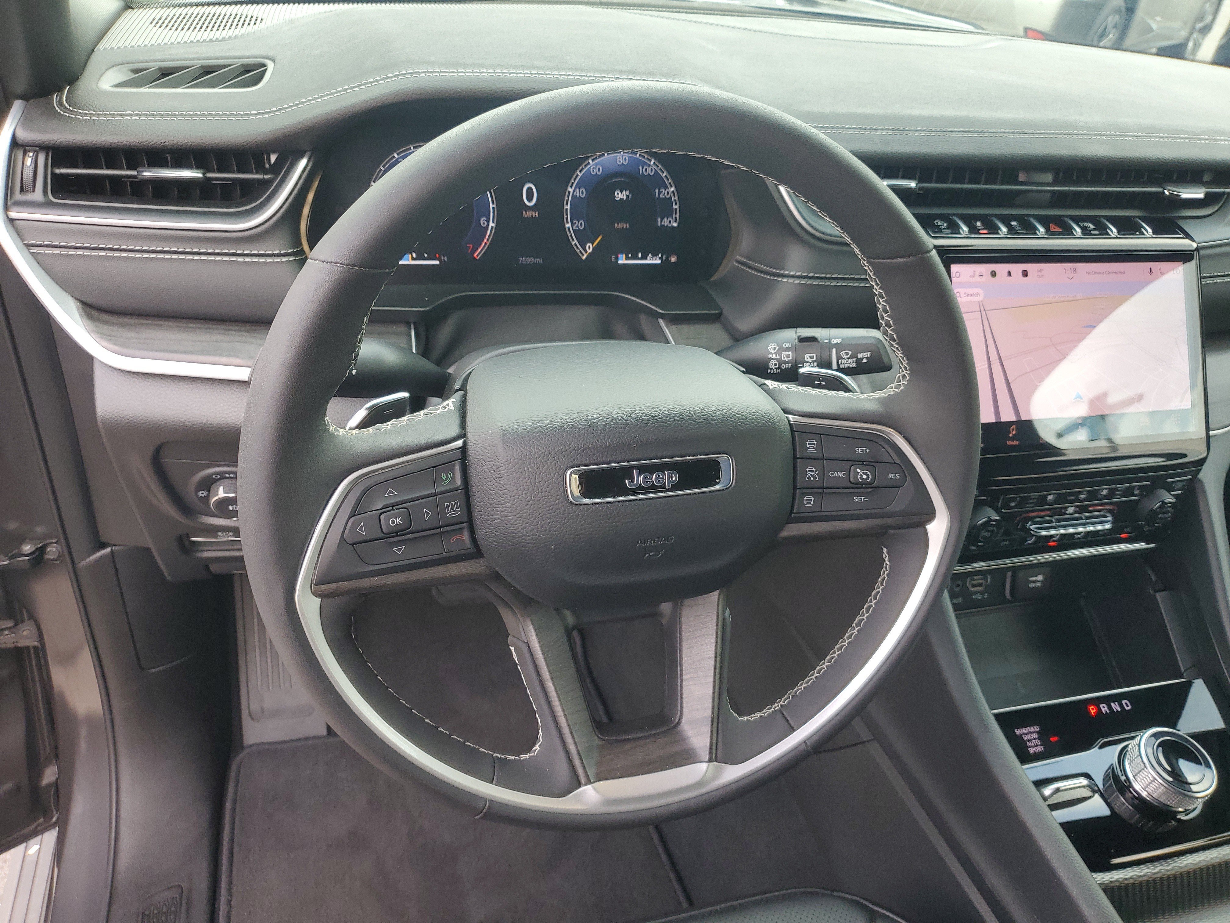 Used 2025 Jeep Grand Cherokee Limited w/ Luxury Tech Group II AWD/4WD image 14