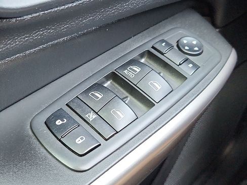 Used 2019 Jeep Cherokee Latitude w/ Popular Appearance Group FWD image 29