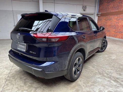 Used 2024 Nissan Rogue SV image 4
