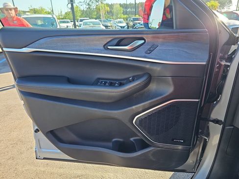 Used 2022 Jeep Grand Cherokee Limited 4xe w/ Luxury Tech Group II AWD/4WD image 32