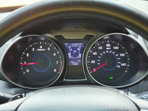 Used 2012 Hyundai Veloster FWD image 14