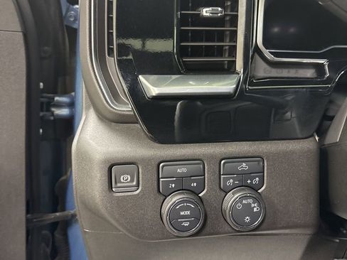 Used 2024 Chevrolet Silverado 1500 LT AWD/4WD image 11