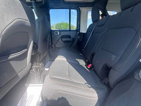 Used 2025 Jeep Wrangler Unlimited Sport AWD/4WD image 17