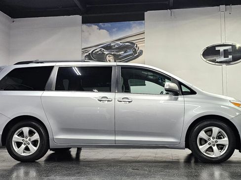 Used 2016 Toyota Sienna LE FWD image 15