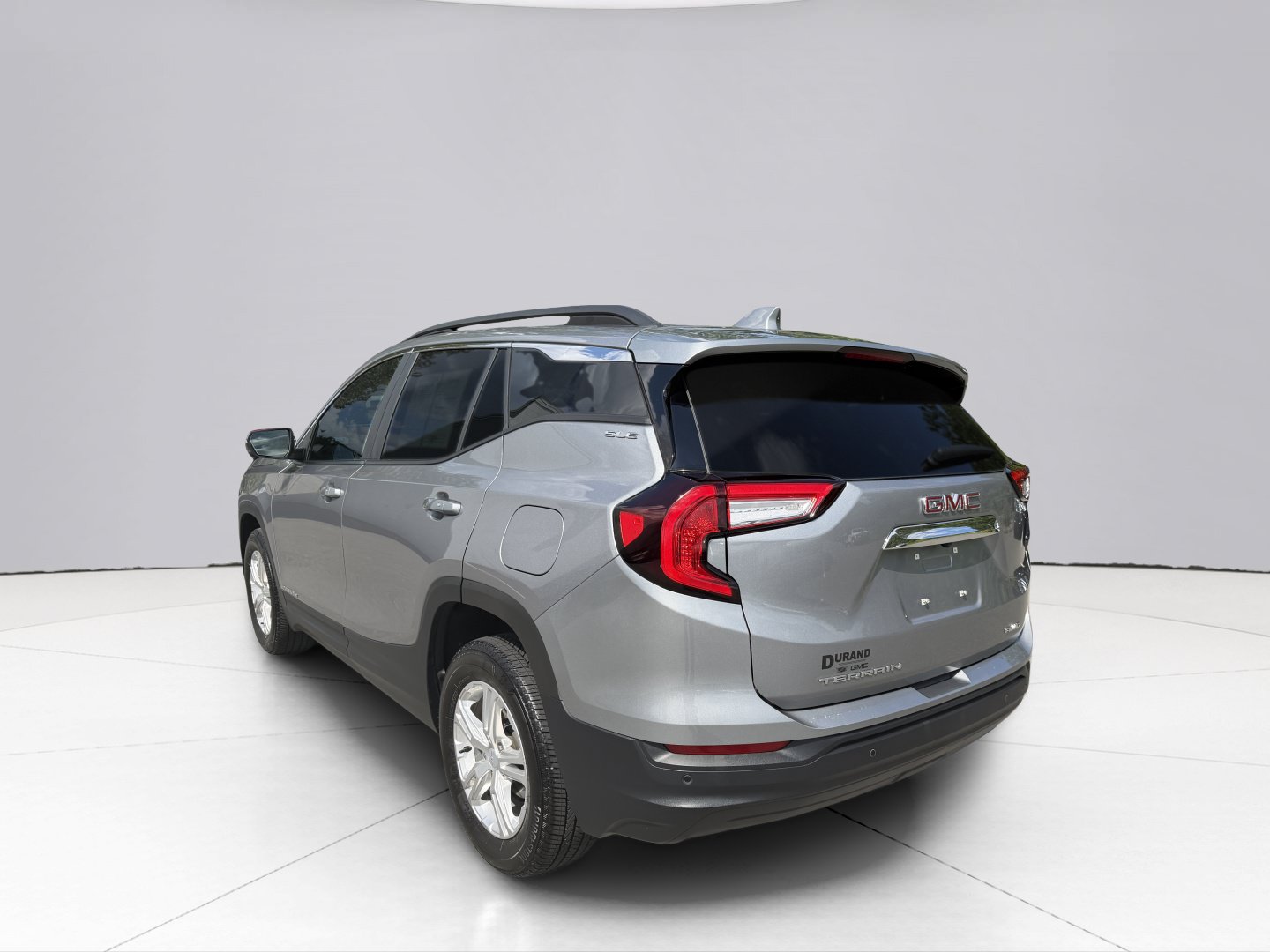 Used 2024 GMC Terrain SLE w/ Driver Convenience Package AWD/4WD image 4