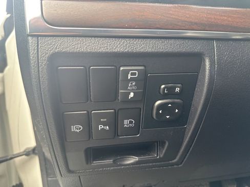 Used 2021 Toyota Land Cruiser image 14