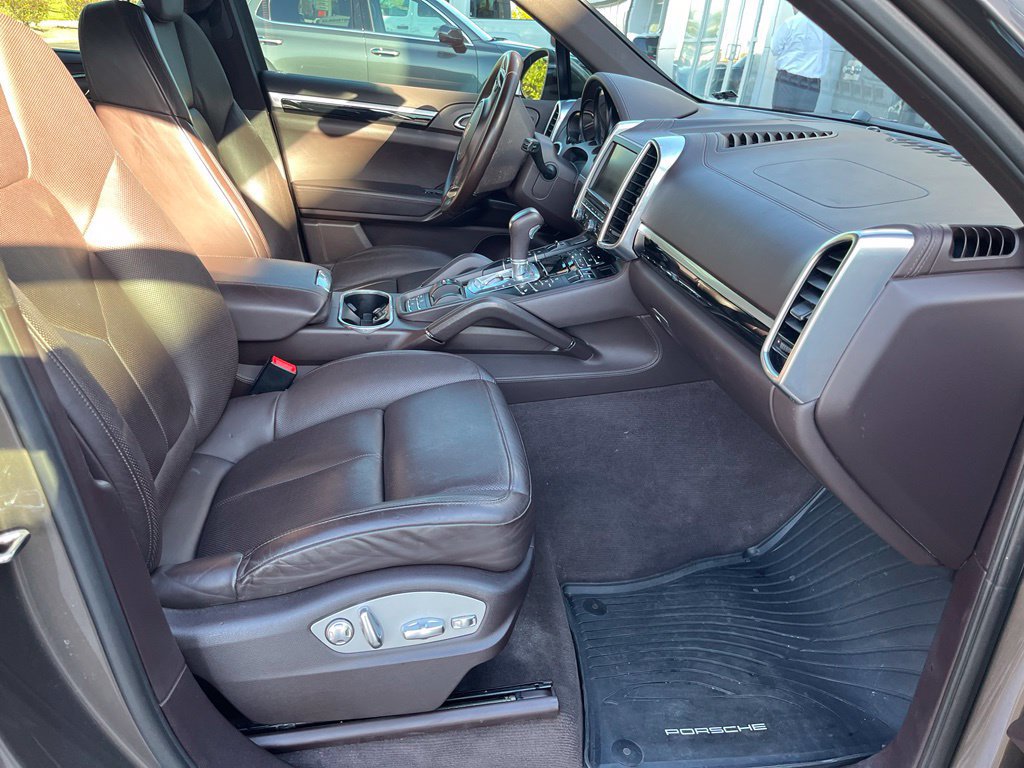 Used 2012 Porsche Cayenne AWD/4WD image 5