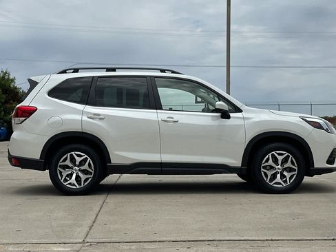Certified 2023 Subaru Forester Premium AWD/4WD image 2