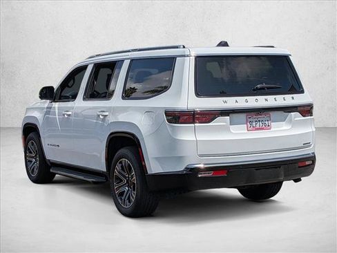 Certified 2024 Jeep Wagoneer Series II w/ Flexible Seating Group AWD/4WD image 8
