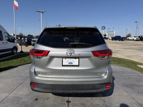 Used 2018 Toyota Highlander XLE image 5