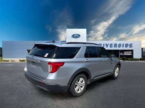 Used 2023 Ford Explorer XLT w/ Equipment Group 202A RWD image 4