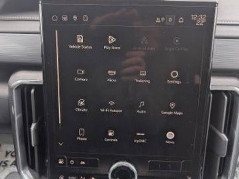 Used 2025 GMC Acadia Elevation image 15