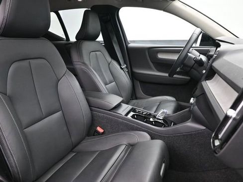 Used 2025 Volvo XC40 B5 Plus AWD/4WD image 34