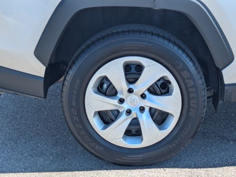 Used 2022 Toyota RAV4 LE w/ Carpet Mat Package (TMS) FWD image 9