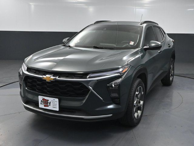 Used 2025 Chevrolet Trax LT w/ Driver Confidence Package FWD image 9