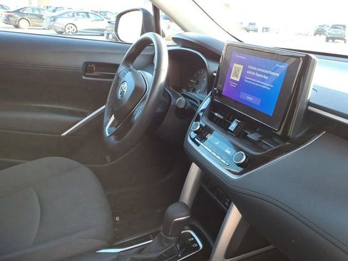 Used 2023 Toyota Corolla Cross LE image 26