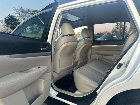 Used 2011 Subaru Outback 2.5i Premium image 13