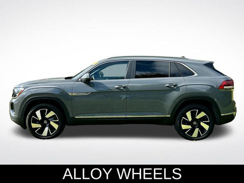 Used 2025 Volkswagen Atlas Cross Sport SEL image 3