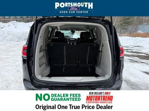 Used 2024 Chrysler Pacifica Touring-L image 12