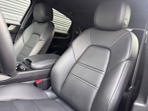 Used 2025 Porsche Cayenne Coupe image 16