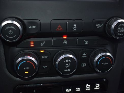 Used 2022 RAM 2500 Big Horn w/ Level C Equiment Group image 28