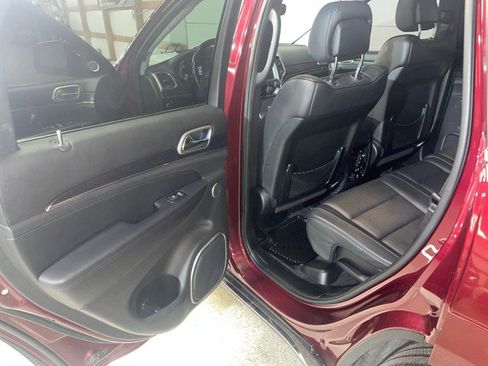Used 2017 Jeep Grand Cherokee Summit image 11