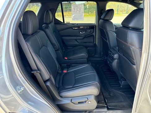 Used 2025 Honda Pilot TrailSport image 14