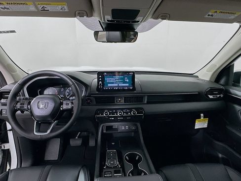 Used 2025 Honda Pilot EX-L image 3