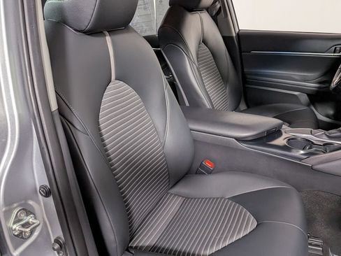 Used 2019 Toyota Camry SE FWD image 17