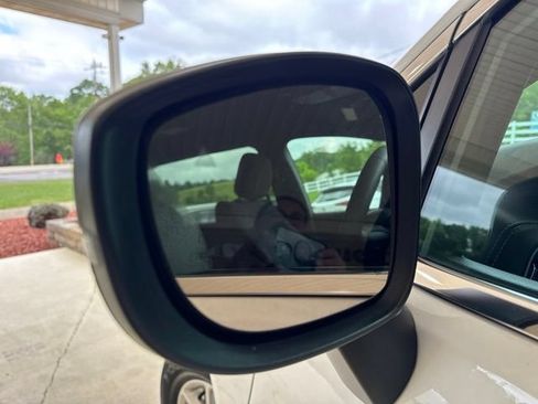 Used 2023 Chrysler Pacifica Touring FWD image 38