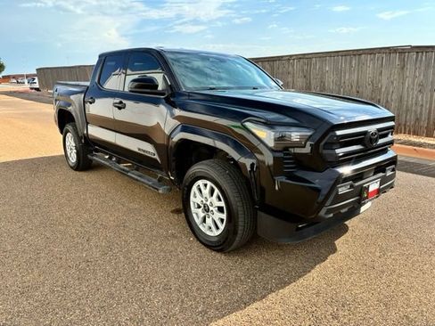 Used 2025 Toyota Tacoma SR5 AWD/4WD image 4