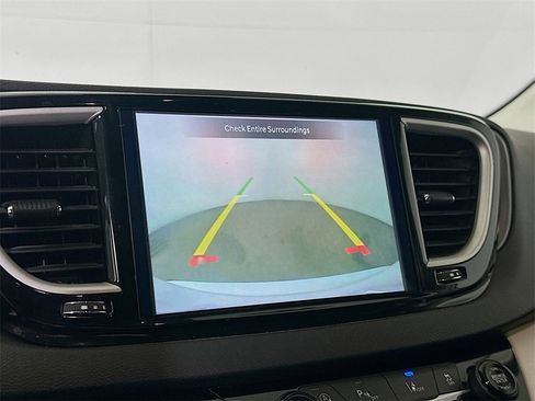 Used 2022 Chrysler Pacifica Touring-L image 10