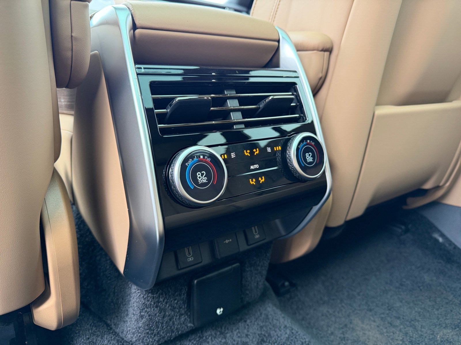 New 2026 Land Rover Range Rover SE AWD/4WD image 18